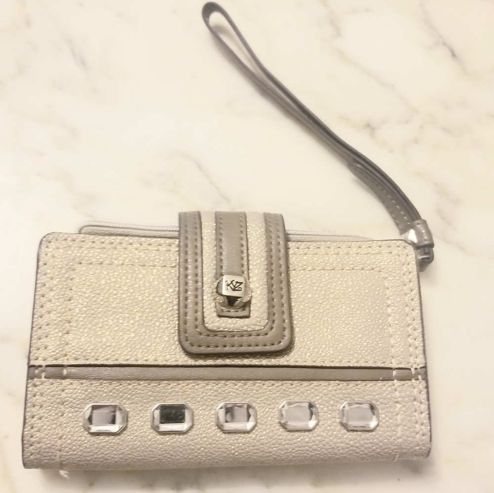 Kathy van Zealand wallet